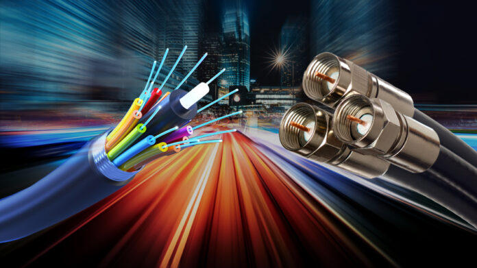 What is The Difference Between In Optical Fiber And Coaxial Cable In Hindi